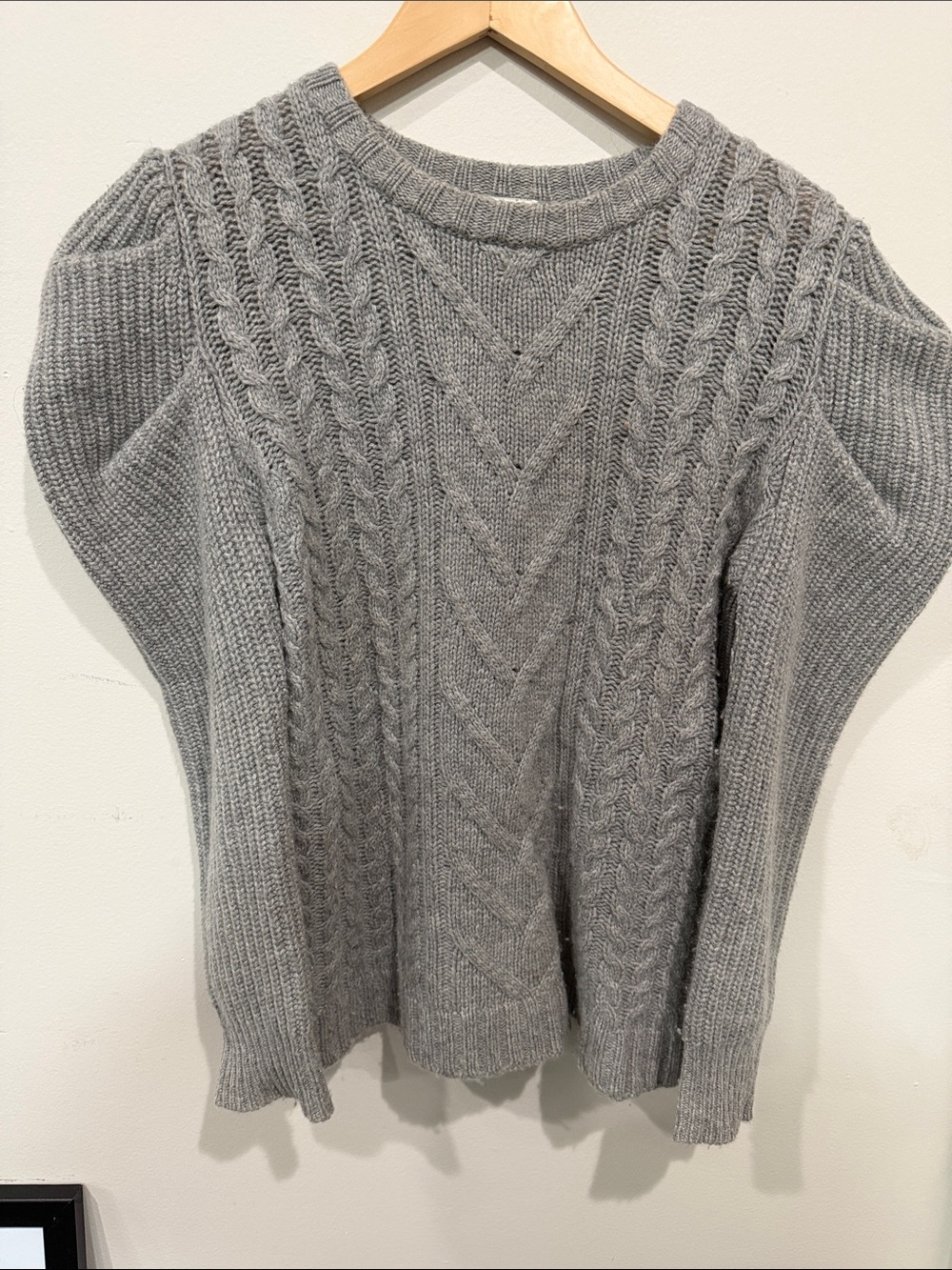 Cashmere Cable Knit Women's Sweater - Gray